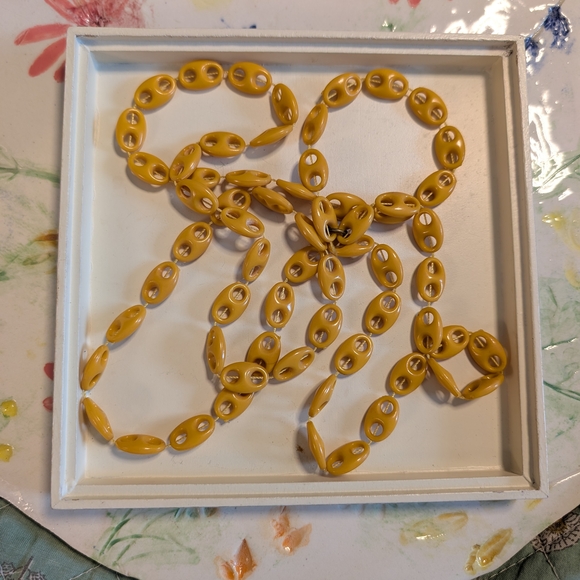 Vintage Strand Unique Mustard Yellow Necklace - Picture 6 of 6